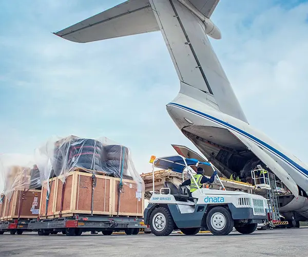 грузовой самолет